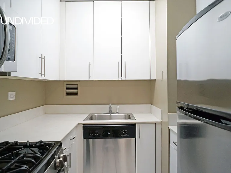 330 E 38th St #7H — Photo 3