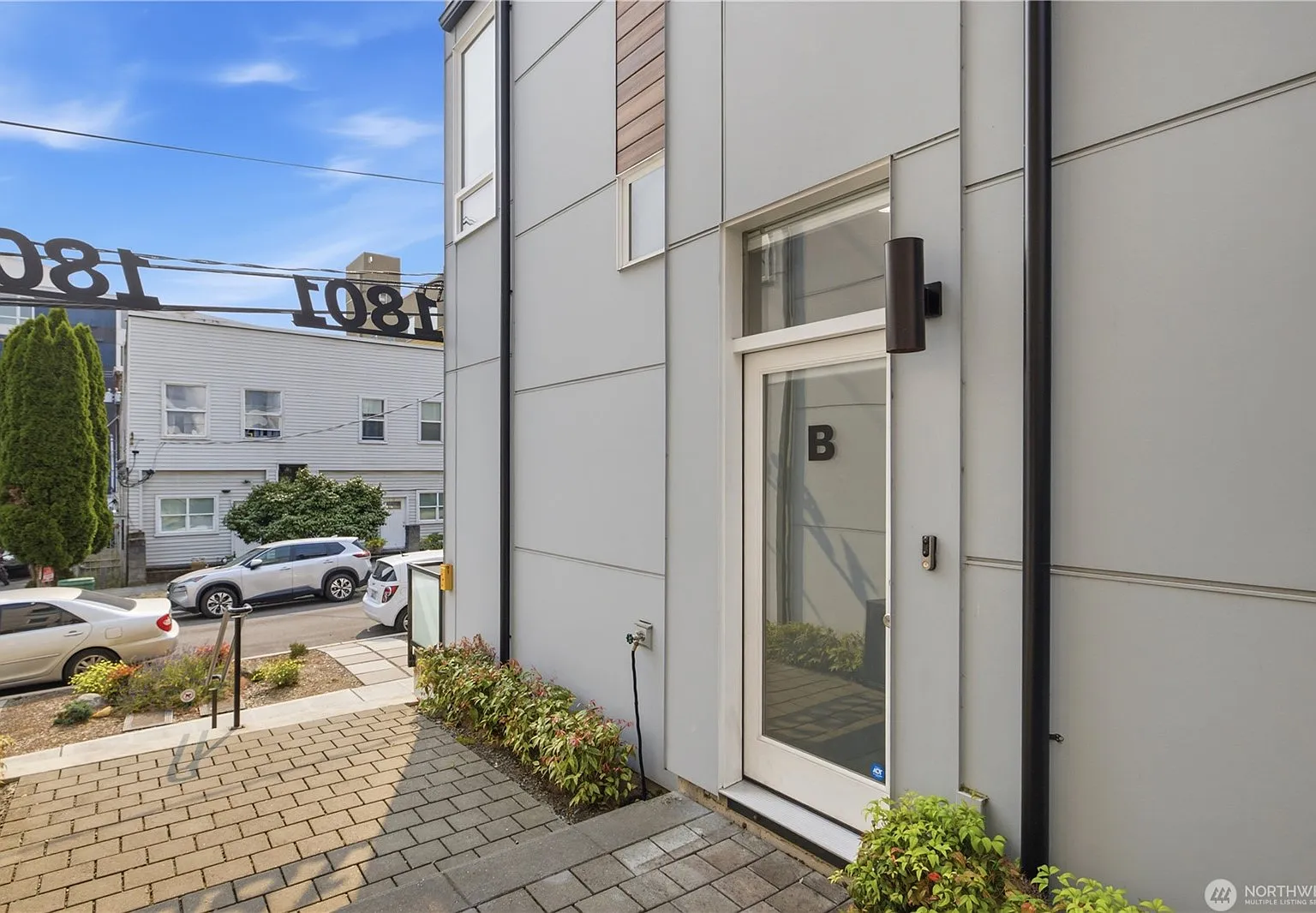 2 bed, 1070 sqft, $3,400 — Photo 2