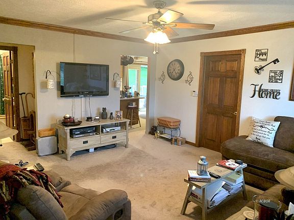 4th image of 130 Burnett Ext
