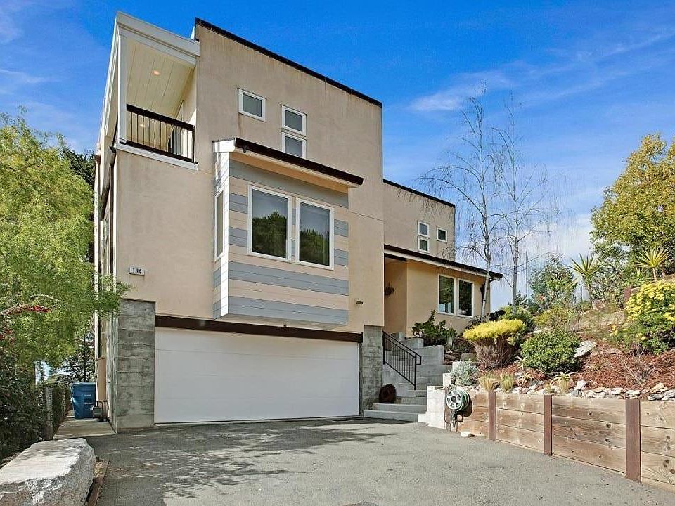 1st image of 104 Nataqua Ave