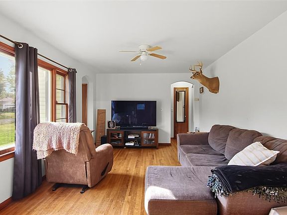 4th image of 800 S 8th Street