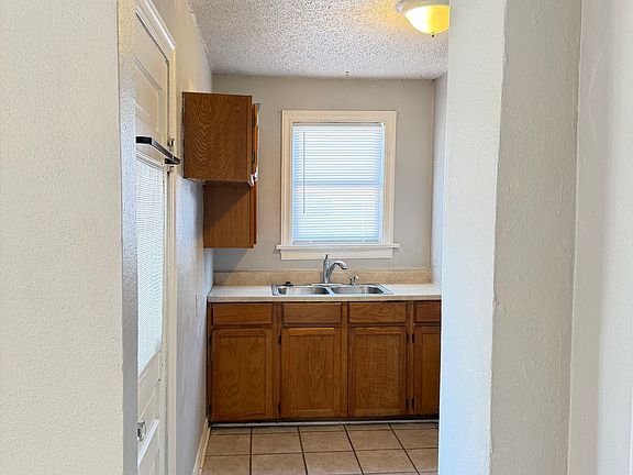 5th image of 1117 NW 38th St APT B