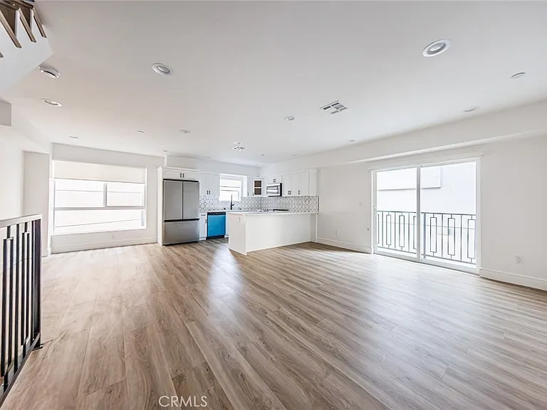 1243 N Sycamore Ave — Photo 18