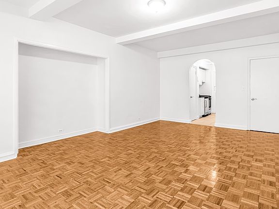 4th image of 307 E 44th St APT 404