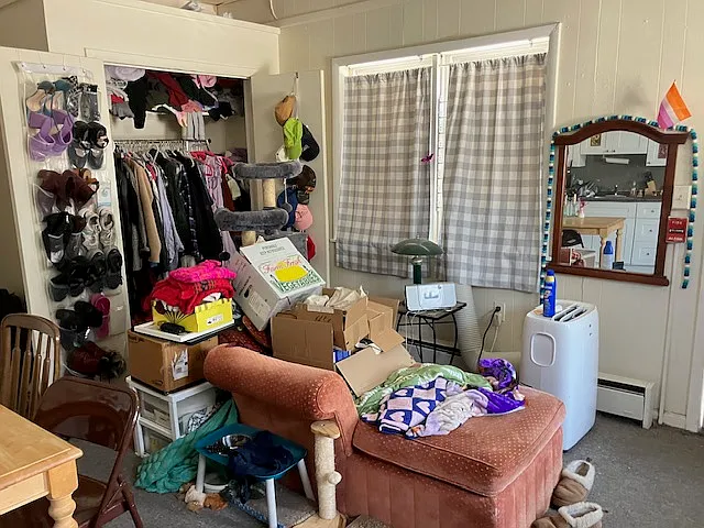 Studio, 200 sqft, $970 — Photo 2