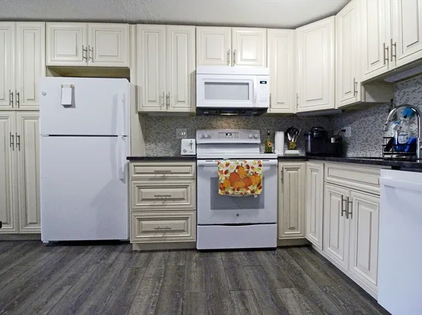 39 Pleasant St Unit B19, Northborough, MA 01532