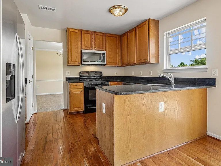 14677 Cloverdale Rd — Photo 20