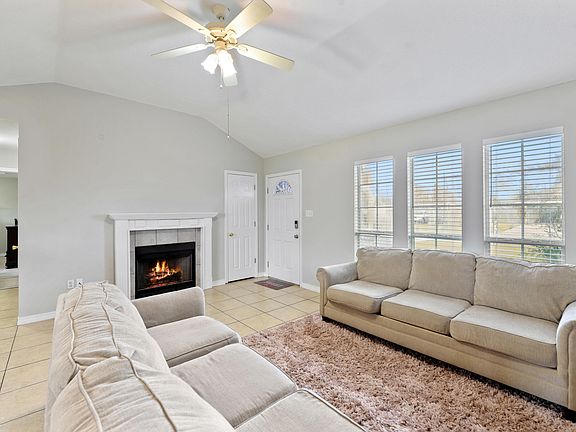 5th image of 17220 Meadowbrook Dr