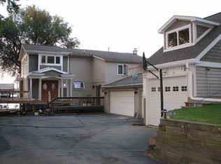 2919 Summit Dr, Highland, MI 48356