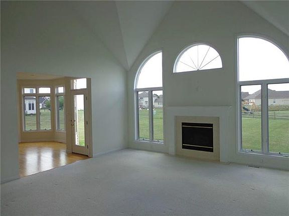 4th image of 7256 Wood Creek Ln