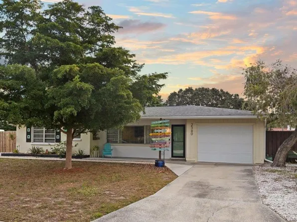 2540 Sunnyside St, Sarasota, FL 34239