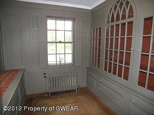 DINING ROOM ALCOVE / CUSTOM CABINETS