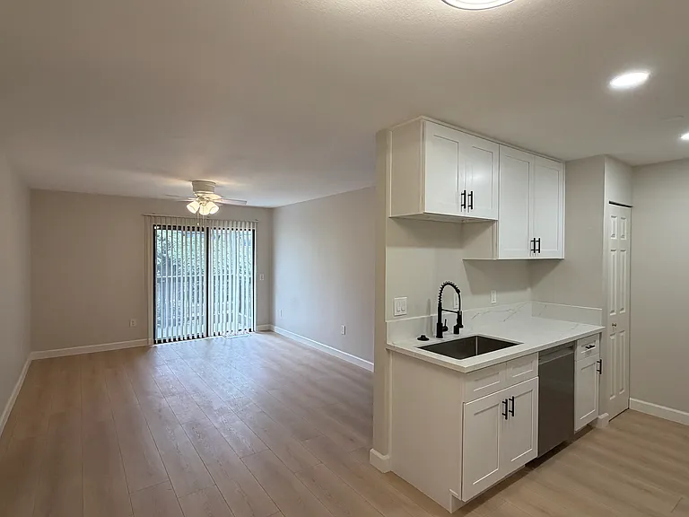 1265 Kendall Dr #412 — Photo 8