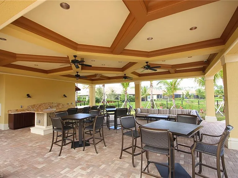 9142 Isla Bella Cir — Photo 39