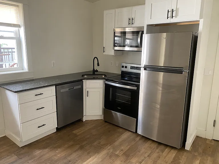 11 E Walnut St — Photo 15