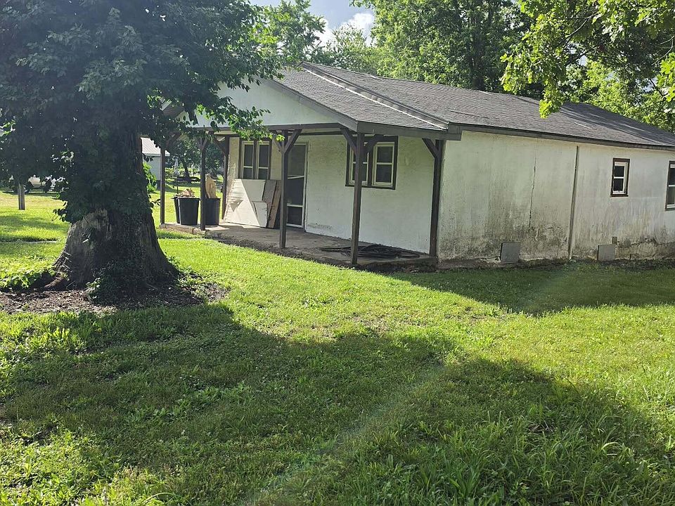 1st image of 409 W Long Street