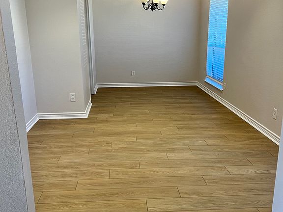 4th image of 443 Lowell Ln