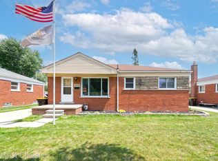 2559 Grange Rd, Trenton, MI 48183