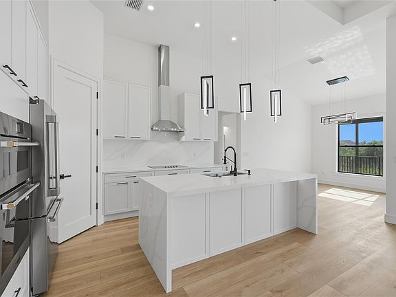 4th image of 15360 Hennipen Cir