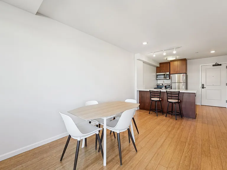 Addison Arts Apartments — Photo 145