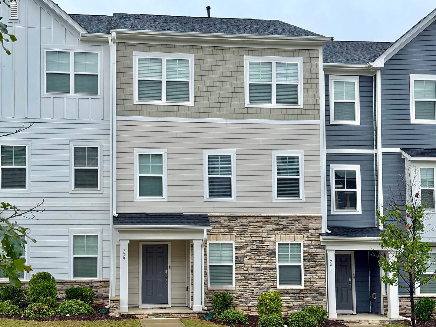 Spacious 4-Bedroom Townhome with 2-Car Garage in Wake Forest — Photo 2