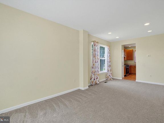 4th image of 906 Millcreek Rd