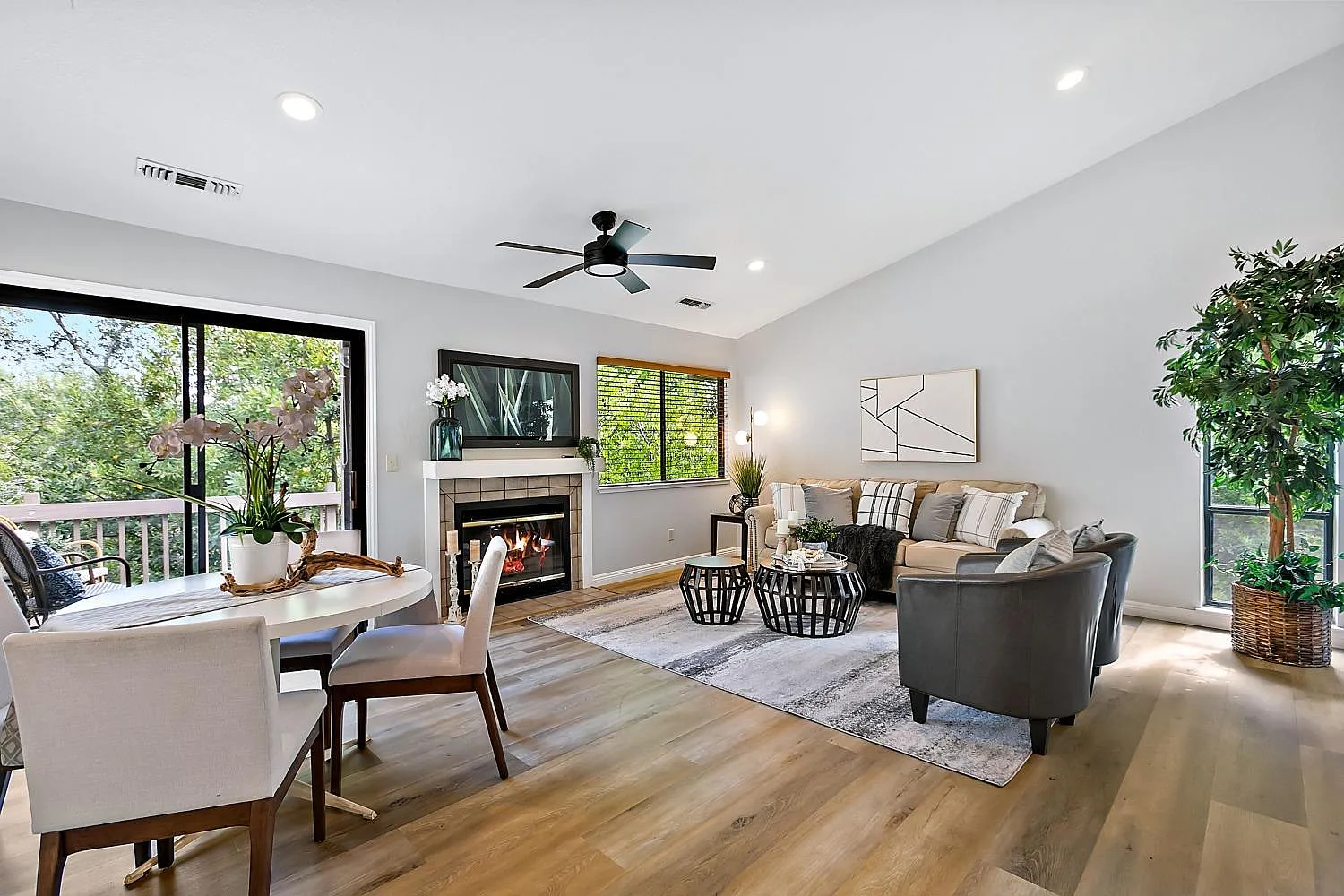 714 Dorothy Way photo 1