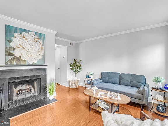 5th image of 2106 N Scott St APT 40