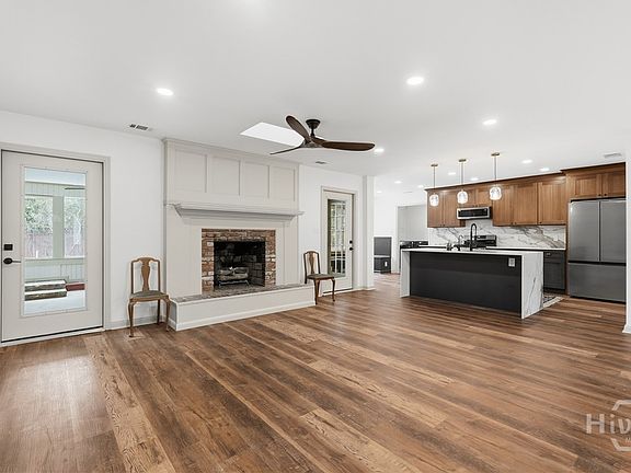 3rd image of 105 Carlton Road