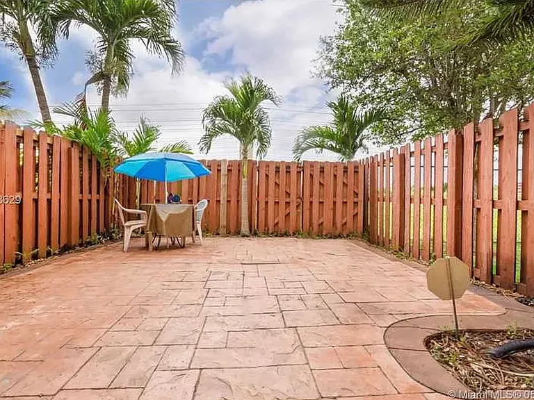 17066 SW 138th Ct — Photo 3