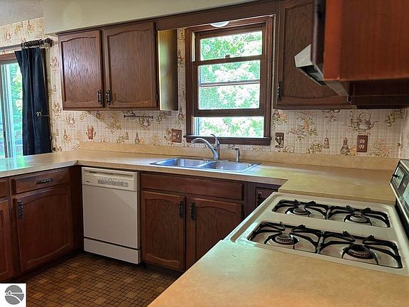 3rd image of 10009 E Lakeview Hills Rd