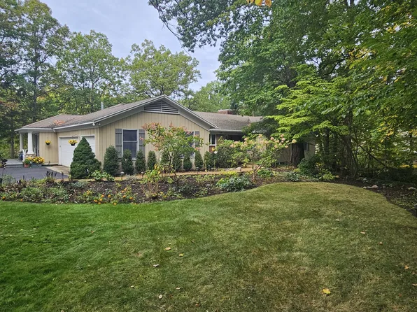 2335 Cascade Springs Dr SE, Grand Rapids, MI 49546