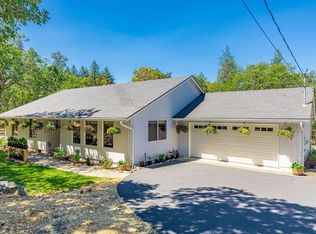 2526 Hamilton Ln, Grants Pass, OR 97527