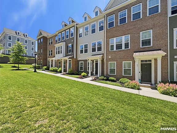 4th image of 85 Truman Dr