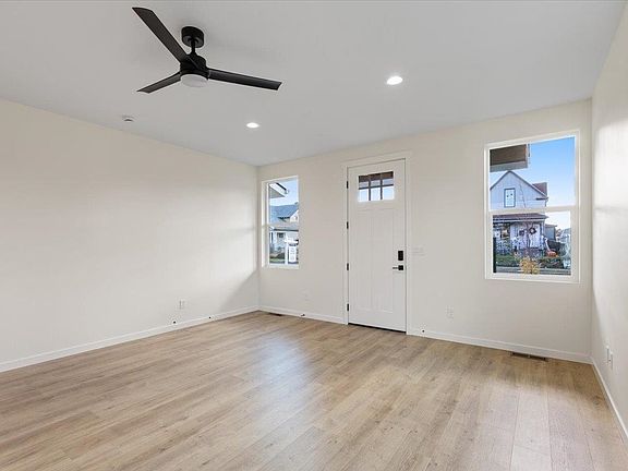 3rd image of 715 E Lacrosse Ave