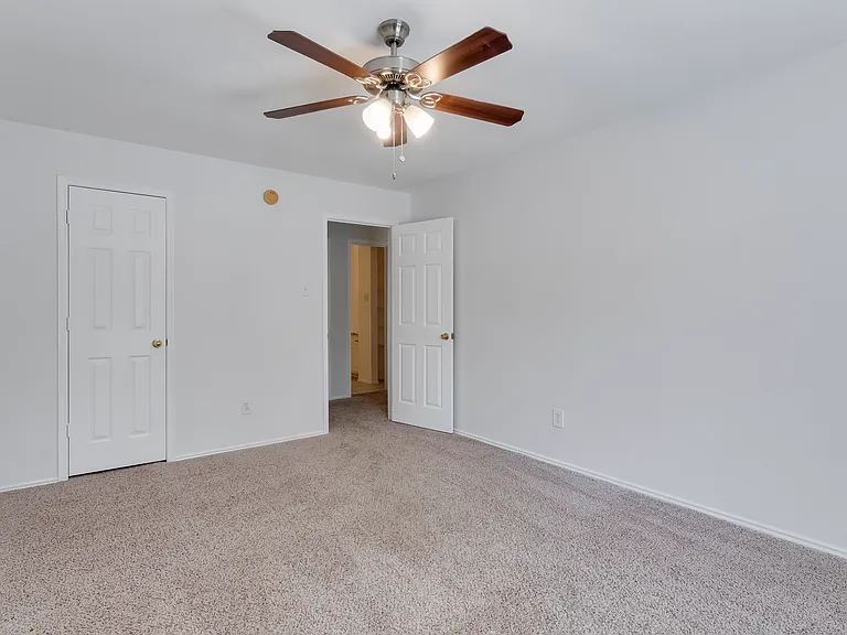 16215 Hollow Rock Dr — Photo 21