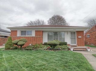 28818 Joan St, Saint Clair Shores, MI 48081