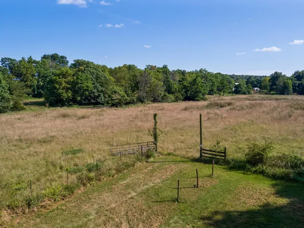 Runnymeade Rd, Bunker Hill, WV 25413