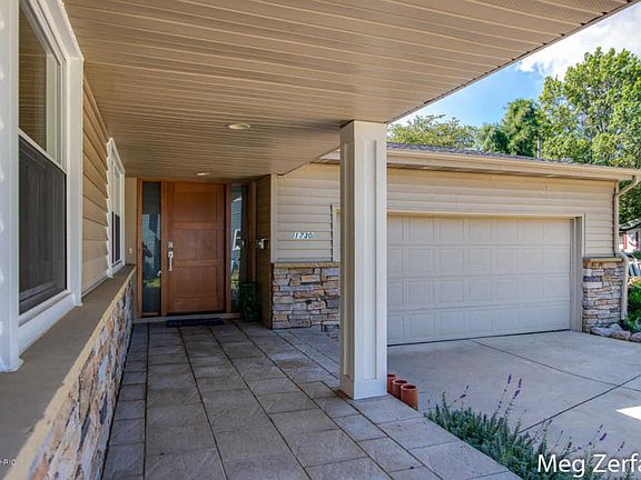 3rd image of 1730 Vesta Ln SE
