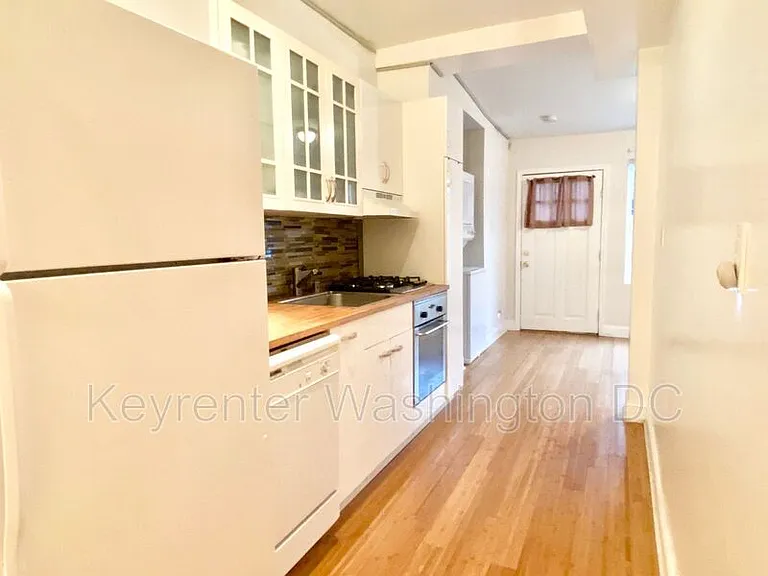 1204 Holbrook St NE #4 — Photo 4