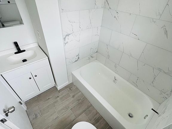 Bathroom (picture 1/2)