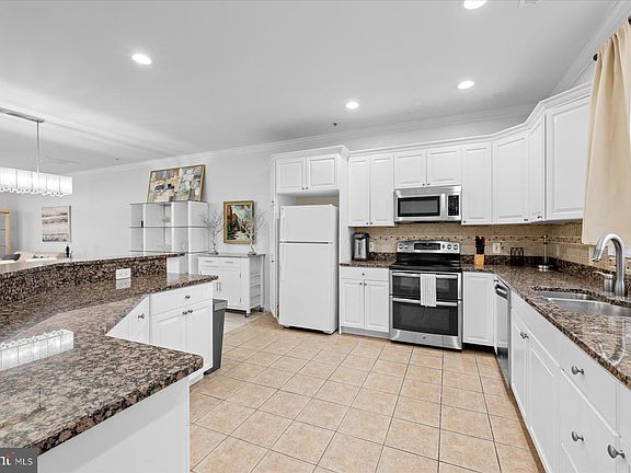 4th image of 9823 Golf Course Rd Unit 10