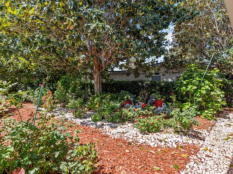 17814 Parthenia St — Photo 37