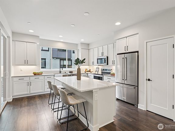 4th image of 18757 76th Avenue W