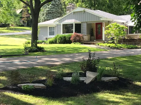 1000 Katherine Dr, Elm Grove, WI 53122