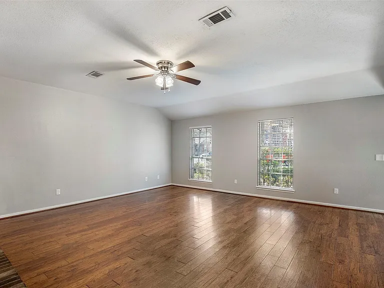 98 S Village Knoll Cir — Photo 4