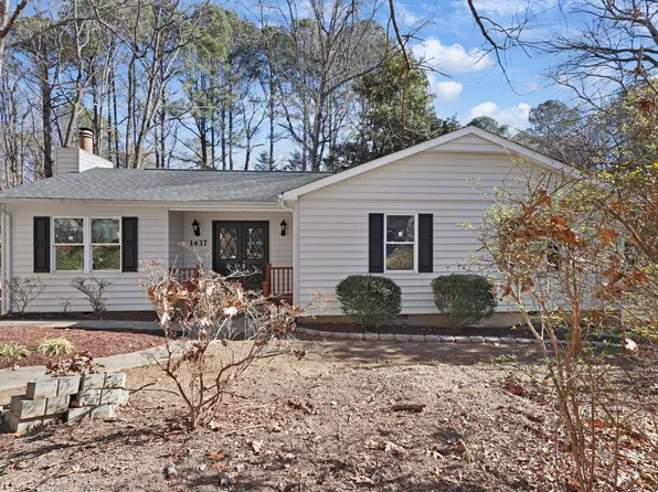 1437 Huntly Ct, Cary, NC 27511