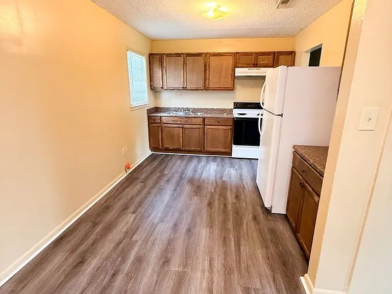 1200 Bethune Dr — Photo 2