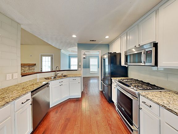 4th image of 17 Derby Way NE