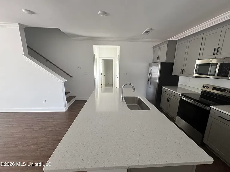 701 Southview Dr — Photo 13